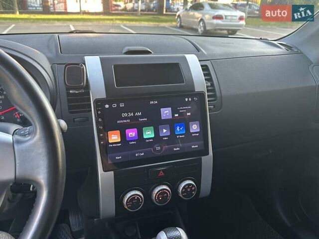 Белый Ниссан ИксТрейл, объемом двигателя 2 л и пробегом 100 тыс. км за 10800 $, фото 3 на Automoto.ua