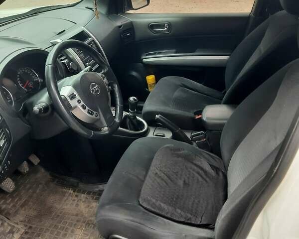 Белый Ниссан ИксТрейл, объемом двигателя 2 л и пробегом 194 тыс. км за 11000 $, фото 20 на Automoto.ua