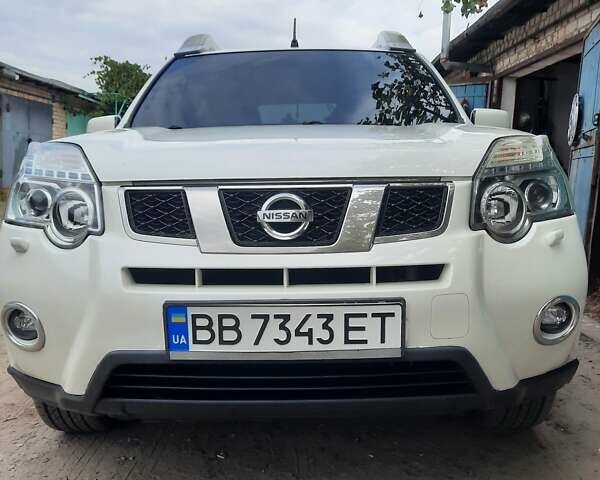 Белый Ниссан ИксТрейл, объемом двигателя 2 л и пробегом 194 тыс. км за 11000 $, фото 1 на Automoto.ua