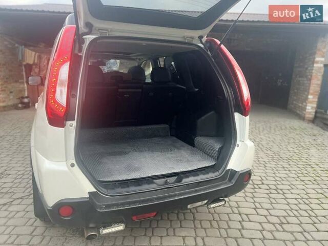 Белый Ниссан ИксТрейл, объемом двигателя 2 л и пробегом 195 тыс. км за 12100 $, фото 9 на Automoto.ua