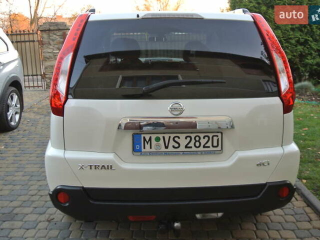 Білий Ніссан ІксТрейл, об'ємом двигуна 2 л та пробігом 230 тис. км за 13999 $, фото 3 на Automoto.ua