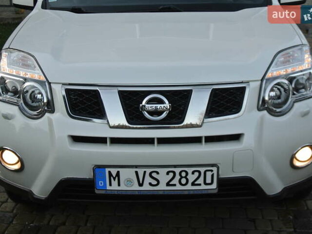 Білий Ніссан ІксТрейл, об'ємом двигуна 2 л та пробігом 230 тис. км за 13999 $, фото 6 на Automoto.ua