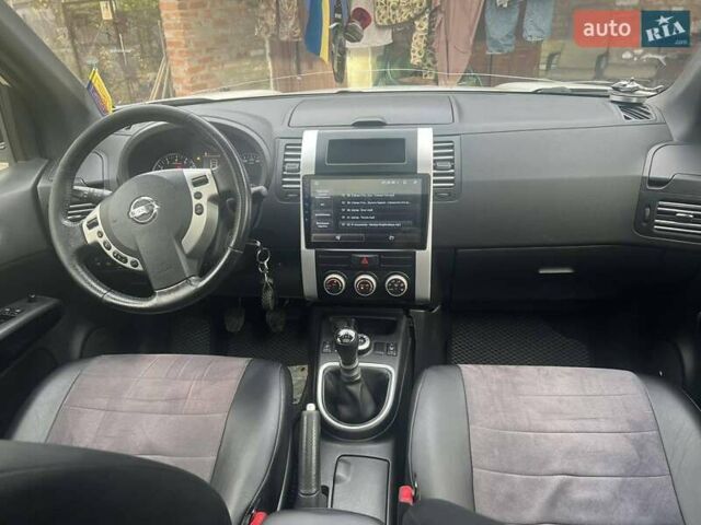 Белый Ниссан ИксТрейл, объемом двигателя 2 л и пробегом 195 тыс. км за 12100 $, фото 2 на Automoto.ua