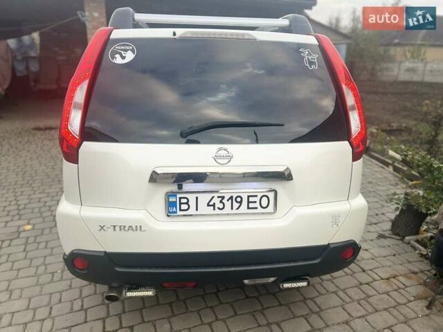 Белый Ниссан ИксТрейл, объемом двигателя 2 л и пробегом 195 тыс. км за 12100 $, фото 5 на Automoto.ua