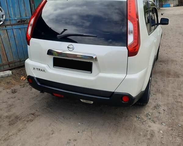 Белый Ниссан ИксТрейл, объемом двигателя 2 л и пробегом 194 тыс. км за 11000 $, фото 10 на Automoto.ua