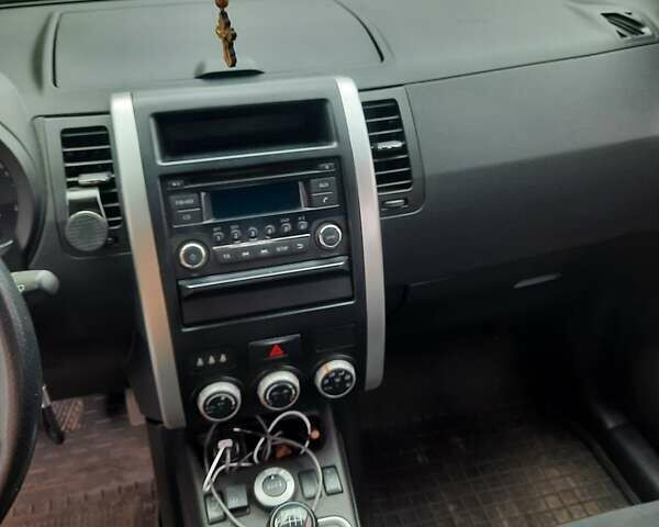 Белый Ниссан ИксТрейл, объемом двигателя 2 л и пробегом 194 тыс. км за 11000 $, фото 17 на Automoto.ua