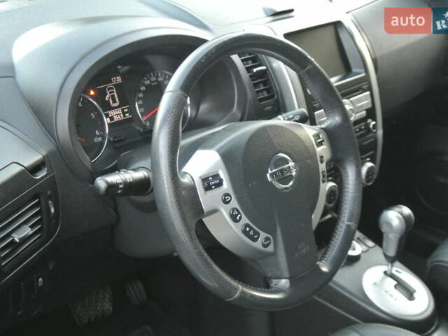 Білий Ніссан ІксТрейл, об'ємом двигуна 2 л та пробігом 230 тис. км за 13999 $, фото 9 на Automoto.ua