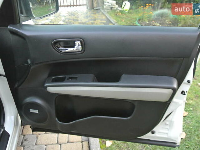 Білий Ніссан ІксТрейл, об'ємом двигуна 2 л та пробігом 230 тис. км за 13999 $, фото 19 на Automoto.ua