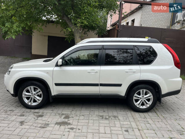 Белый Ниссан ИксТрейл, объемом двигателя 2 л и пробегом 251 тыс. км за 16500 $, фото 3 на Automoto.ua