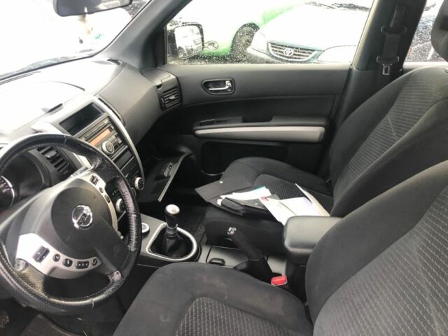 Белый Ниссан ИксТрейл, объемом двигателя 2 л и пробегом 271 тыс. км за 3780 $, фото 14 на Automoto.ua