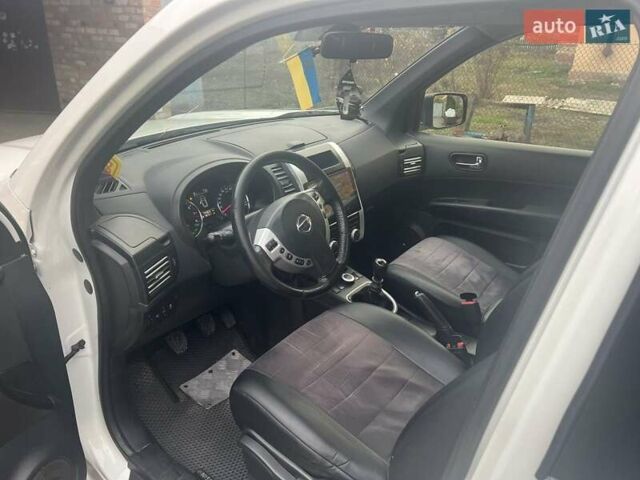 Белый Ниссан ИксТрейл, объемом двигателя 2 л и пробегом 195 тыс. км за 12100 $, фото 7 на Automoto.ua