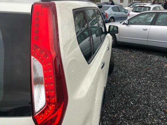 Белый Ниссан ИксТрейл, объемом двигателя 2 л и пробегом 271 тыс. км за 3780 $, фото 3 на Automoto.ua