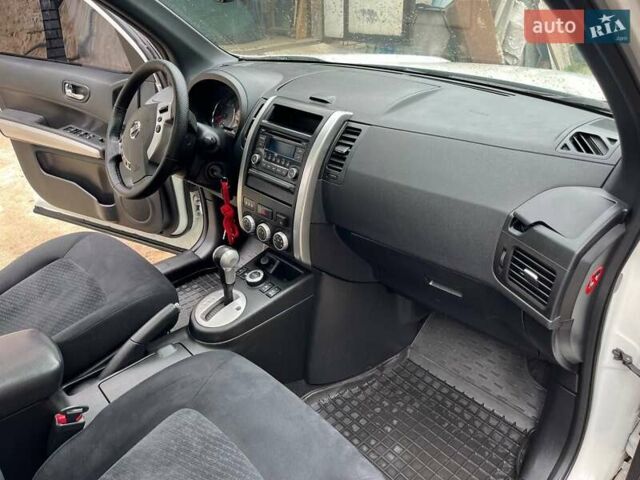 Білий Ніссан ІксТрейл, об'ємом двигуна 2 л та пробігом 179 тис. км за 13300 $, фото 34 на Automoto.ua