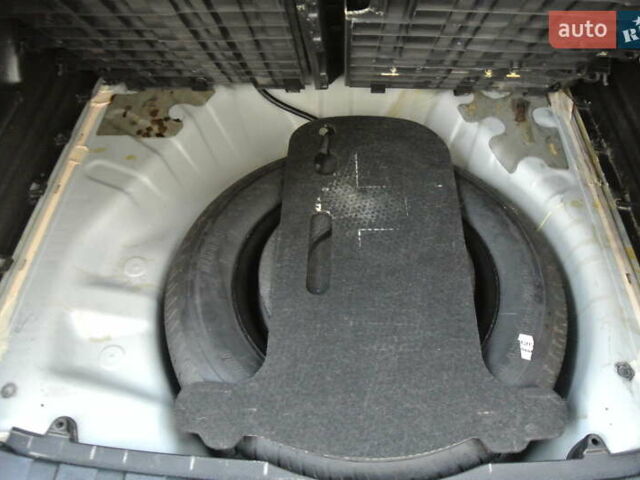 Білий Ніссан ІксТрейл, об'ємом двигуна 2 л та пробігом 230 тис. км за 13999 $, фото 31 на Automoto.ua