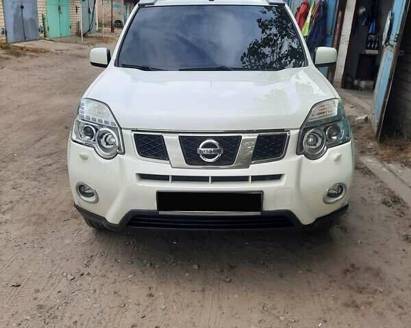 Белый Ниссан ИксТрейл, объемом двигателя 2 л и пробегом 194 тыс. км за 11000 $, фото 4 на Automoto.ua