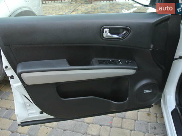 Білий Ніссан ІксТрейл, об'ємом двигуна 2 л та пробігом 230 тис. км за 13999 $, фото 12 на Automoto.ua