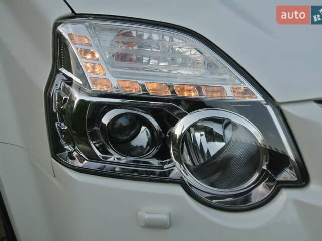 Білий Ніссан ІксТрейл, об'ємом двигуна 2 л та пробігом 230 тис. км за 13999 $, фото 8 на Automoto.ua