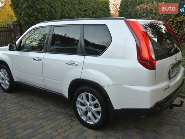 Білий Ніссан ІксТрейл, об'ємом двигуна 2 л та пробігом 230 тис. км за 13999 $, фото 2 на Automoto.ua