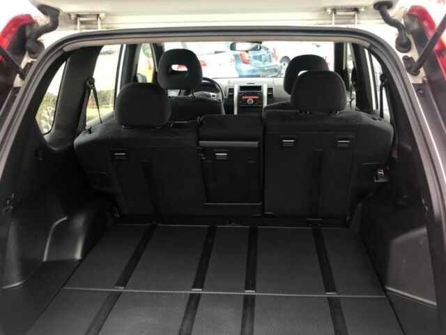 Белый Ниссан ИксТрейл, объемом двигателя 2 л и пробегом 271 тыс. км за 3780 $, фото 7 на Automoto.ua