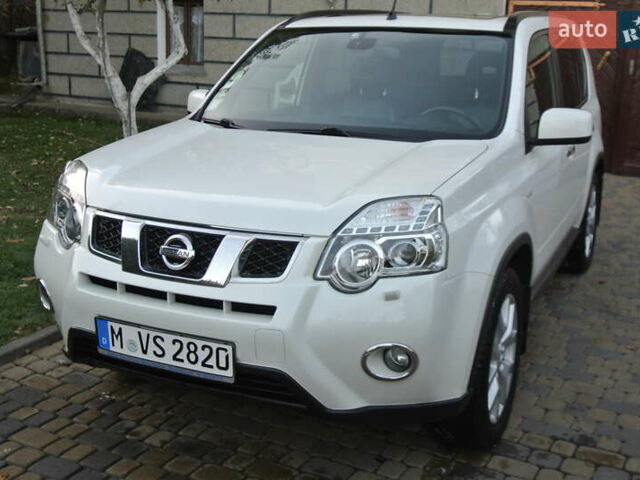 Білий Ніссан ІксТрейл, об'ємом двигуна 2 л та пробігом 230 тис. км за 13999 $, фото 1 на Automoto.ua
