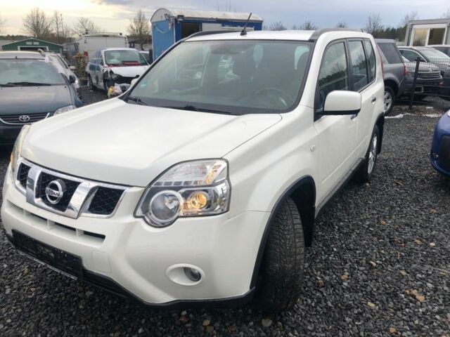 Белый Ниссан ИксТрейл, объемом двигателя 2 л и пробегом 271 тыс. км за 3780 $, фото 11 на Automoto.ua