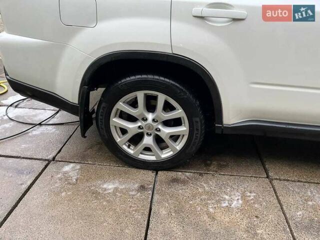 Білий Ніссан ІксТрейл, об'ємом двигуна 2 л та пробігом 179 тис. км за 13300 $, фото 12 на Automoto.ua
