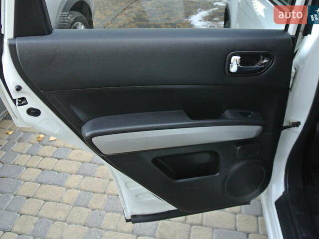 Білий Ніссан ІксТрейл, об'ємом двигуна 2 л та пробігом 230 тис. км за 13999 $, фото 15 на Automoto.ua