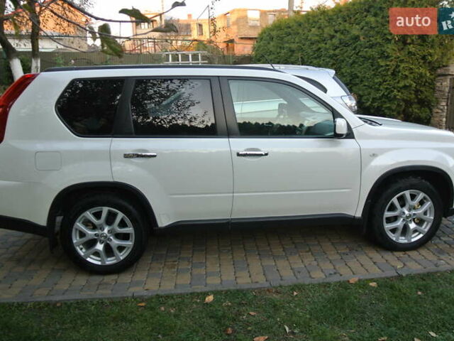 Білий Ніссан ІксТрейл, об'ємом двигуна 2 л та пробігом 230 тис. км за 13999 $, фото 5 на Automoto.ua