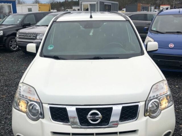 Белый Ниссан ИксТрейл, объемом двигателя 2 л и пробегом 271 тыс. км за 3780 $, фото 1 на Automoto.ua