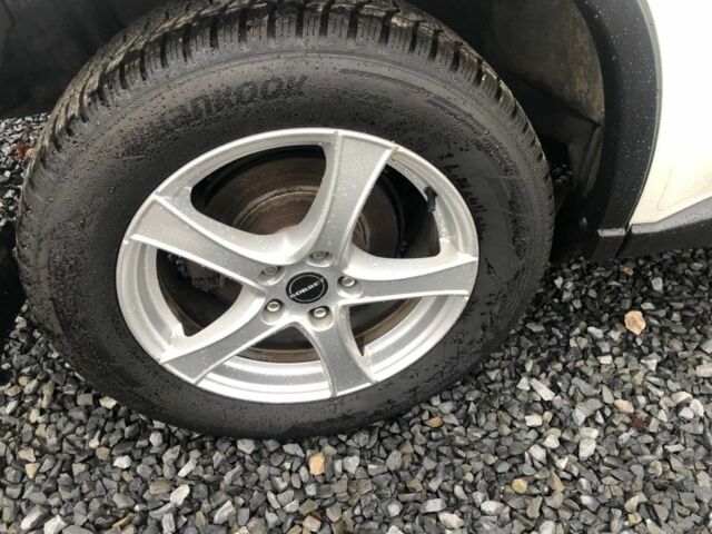 Белый Ниссан ИксТрейл, объемом двигателя 2 л и пробегом 271 тыс. км за 3780 $, фото 6 на Automoto.ua