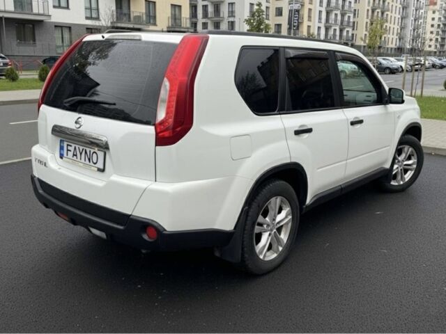 Белый Ниссан ИксТрейл, объемом двигателя 2 л и пробегом 275 тыс. км за 10333 $, фото 4 на Automoto.ua