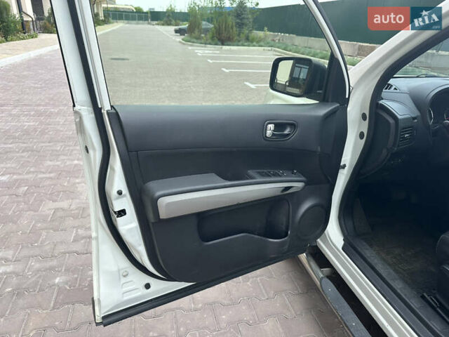 Ниссан ИксТрейл 2013 в Киеве на Automoto.ua Белый Ниссан ИксТрейл, объемом двигателя 2 л и пробегом 310 тыс. км за 11555 $, фото 20 на Automoto.ua