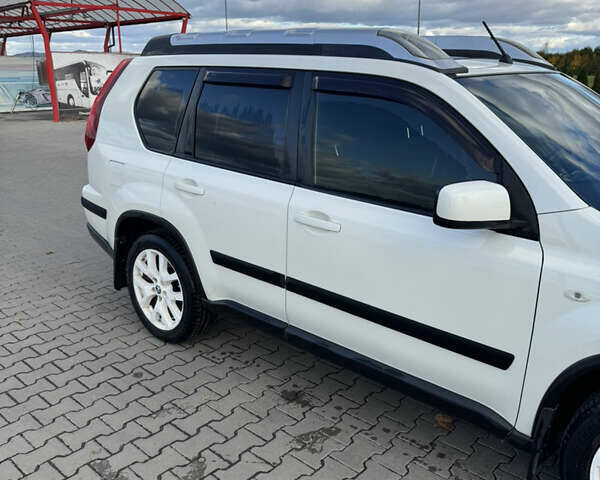 Ниссан ИксТрейл 2013 в Тячеве на Automoto.ua Белый Ниссан ИксТрейл, объемом двигателя 2 л и пробегом 311 тыс. км за 15000 $, фото 3 на Automoto.ua