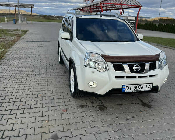 Ниссан ИксТрейл 2013 в Тячеве на Automoto.ua Белый Ниссан ИксТрейл, объемом двигателя 2 л и пробегом 311 тыс. км за 15000 $, фото 5 на Automoto.ua