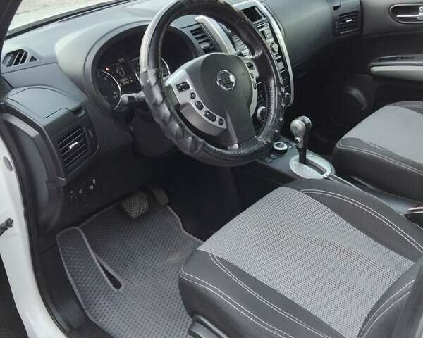 Белый Ниссан ИксТрейл, объемом двигателя 2 л и пробегом 145 тыс. км за 14000 $, фото 5 на Automoto.ua