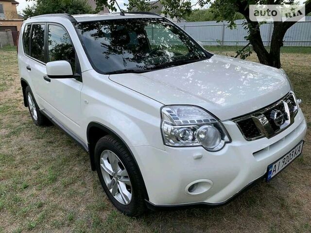 Білий Ніссан ІксТрейл, об'ємом двигуна 2 л та пробігом 270 тис. км за 9500 $, фото 4 на Automoto.ua