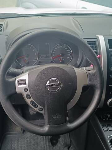 Белый Ниссан ИксТрейл, объемом двигателя 2 л и пробегом 275 тыс. км за 11000 $, фото 9 на Automoto.ua