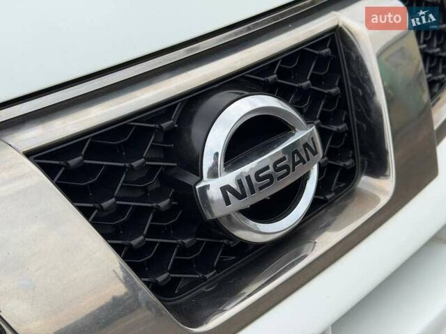Белый Ниссан ИксТрейл, объемом двигателя 2 л и пробегом 170 тыс. км за 10450 $, фото 5 на Automoto.ua
