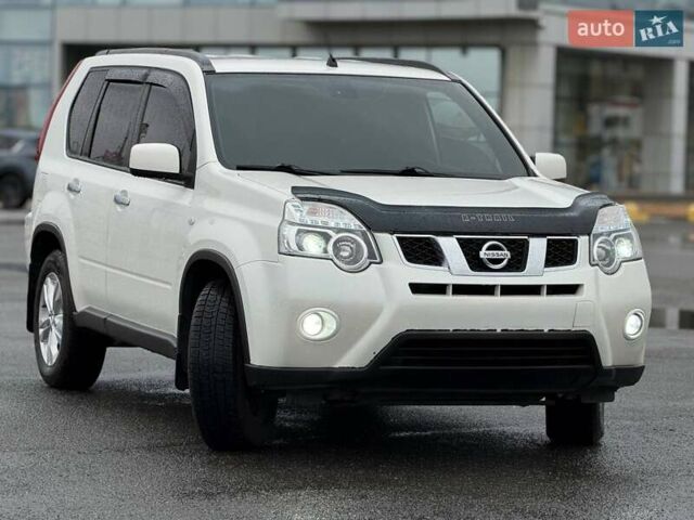 Белый Ниссан ИксТрейл, объемом двигателя 2 л и пробегом 240 тыс. км за 11000 $, фото 3 на Automoto.ua