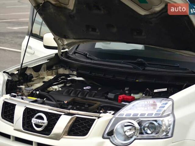 Белый Ниссан ИксТрейл, объемом двигателя 2 л и пробегом 121 тыс. км за 13800 $, фото 22 на Automoto.ua