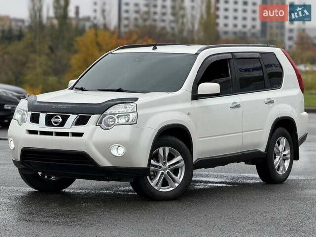 Белый Ниссан ИксТрейл, объемом двигателя 2 л и пробегом 240 тыс. км за 11000 $, фото 1 на Automoto.ua
