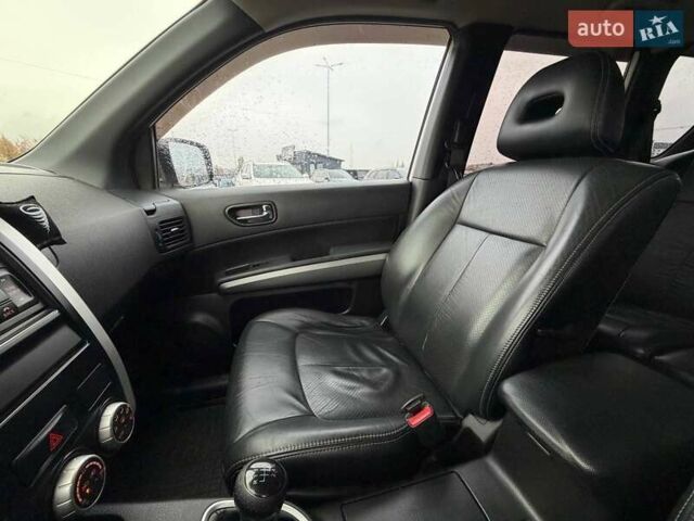 Белый Ниссан ИксТрейл, объемом двигателя 2 л и пробегом 240 тыс. км за 11000 $, фото 52 на Automoto.ua