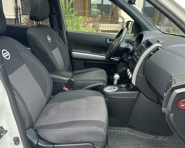 Белый Ниссан ИксТрейл, объемом двигателя 2 л и пробегом 312 тыс. км за 9999 $, фото 33 на Automoto.ua