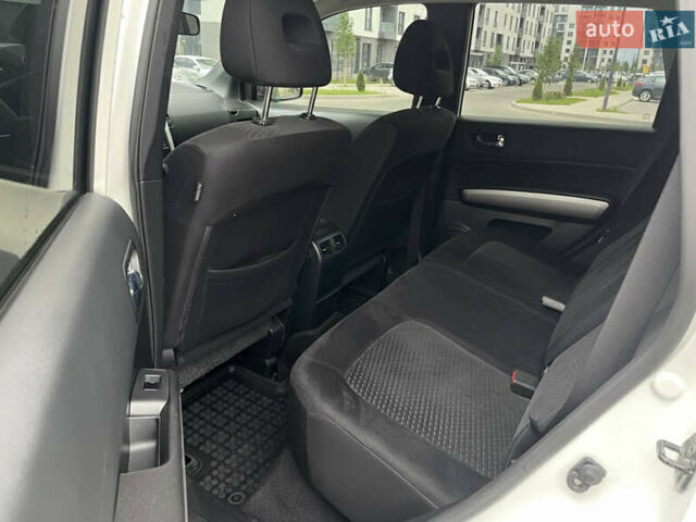 Белый Ниссан ИксТрейл, объемом двигателя 2 л и пробегом 275 тыс. км за 10333 $, фото 5 на Automoto.ua