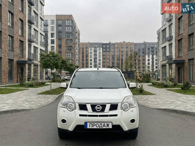 Белый Ниссан ИксТрейл, объемом двигателя 2 л и пробегом 275 тыс. км за 9999 $, фото 1 на Automoto.ua
