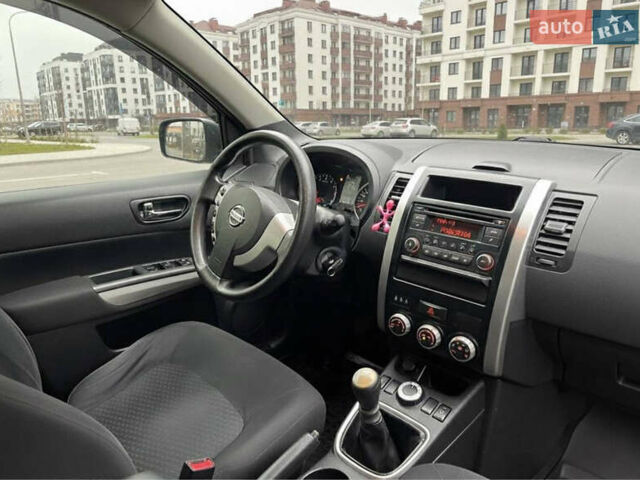 Белый Ниссан ИксТрейл, объемом двигателя 2 л и пробегом 275 тыс. км за 9999 $, фото 6 на Automoto.ua