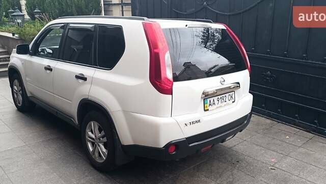 Белый Ниссан ИксТрейл, объемом двигателя 2 л и пробегом 275 тыс. км за 11000 $, фото 7 на Automoto.ua