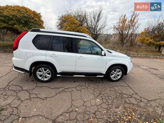 Ниссан ИксТрейл 2013 в Киеве на Automoto.ua Белый Ниссан ИксТрейл, объемом двигателя 2 л и пробегом 310 тыс. км за 11555 $, фото 7 на Automoto.ua