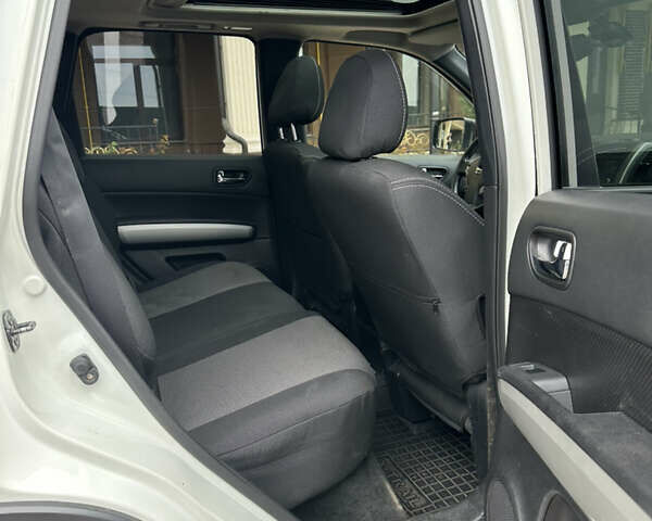 Белый Ниссан ИксТрейл, объемом двигателя 2 л и пробегом 312 тыс. км за 9999 $, фото 42 на Automoto.ua