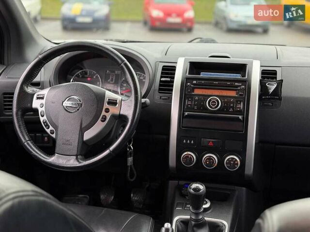 Белый Ниссан ИксТрейл, объемом двигателя 2 л и пробегом 240 тыс. км за 11000 $, фото 39 на Automoto.ua